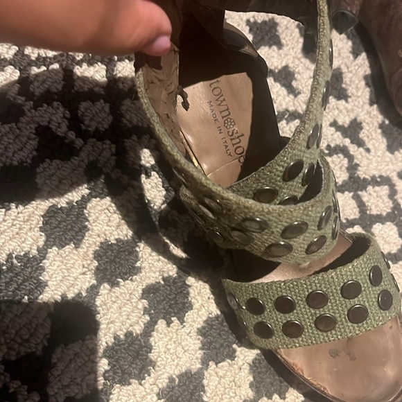 EUC Town Shoes Army Green Sandals - Picture 4 of 4